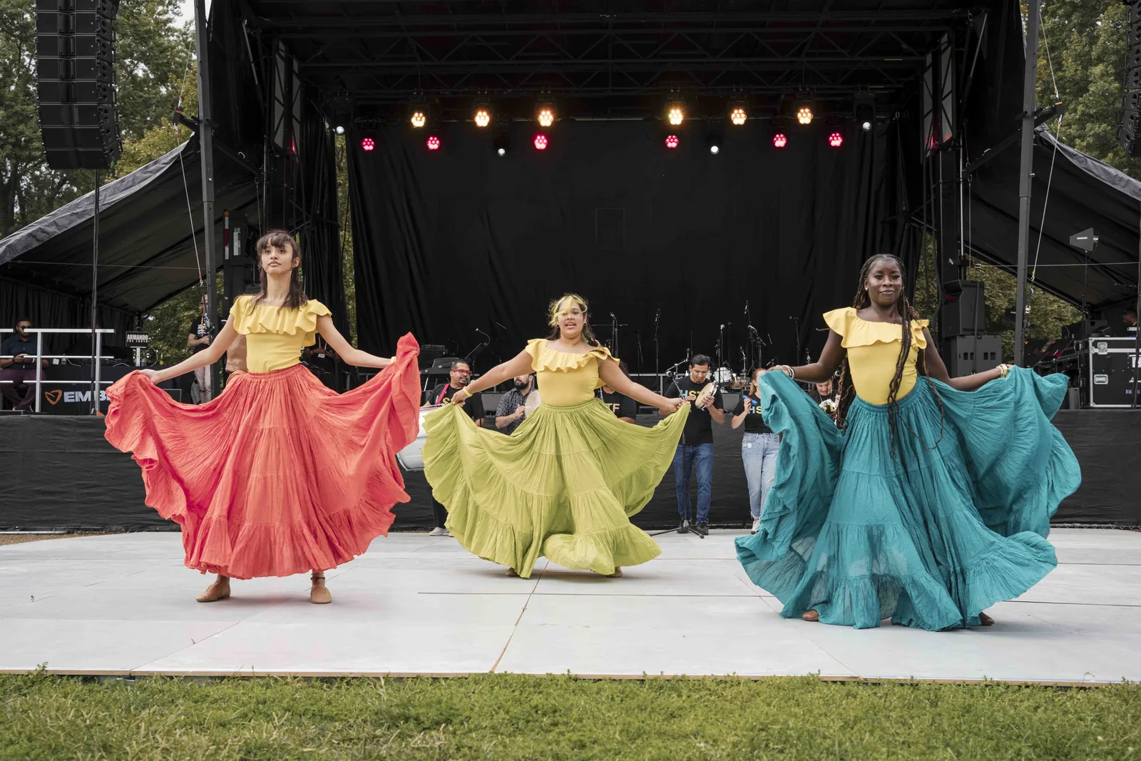 Folkloric dancers, Embrace ¡Con Salsa!