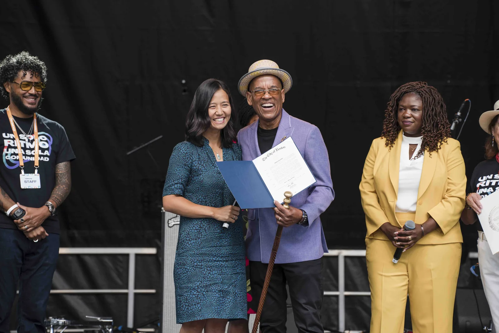 The proclamation, Embrace ¡Con Salsa!