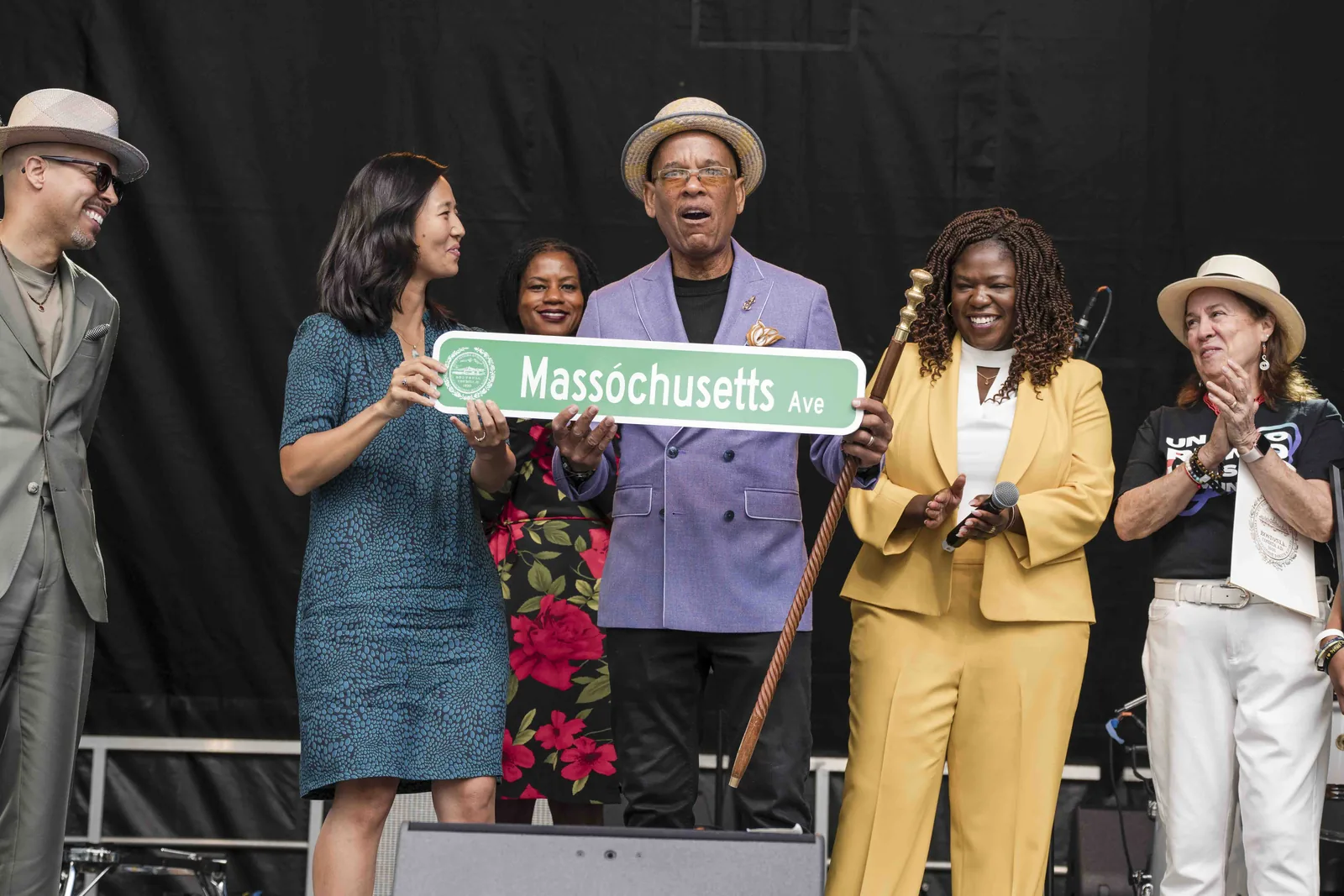 The street sign, unveiled, Embrace ¡Con Salsa!