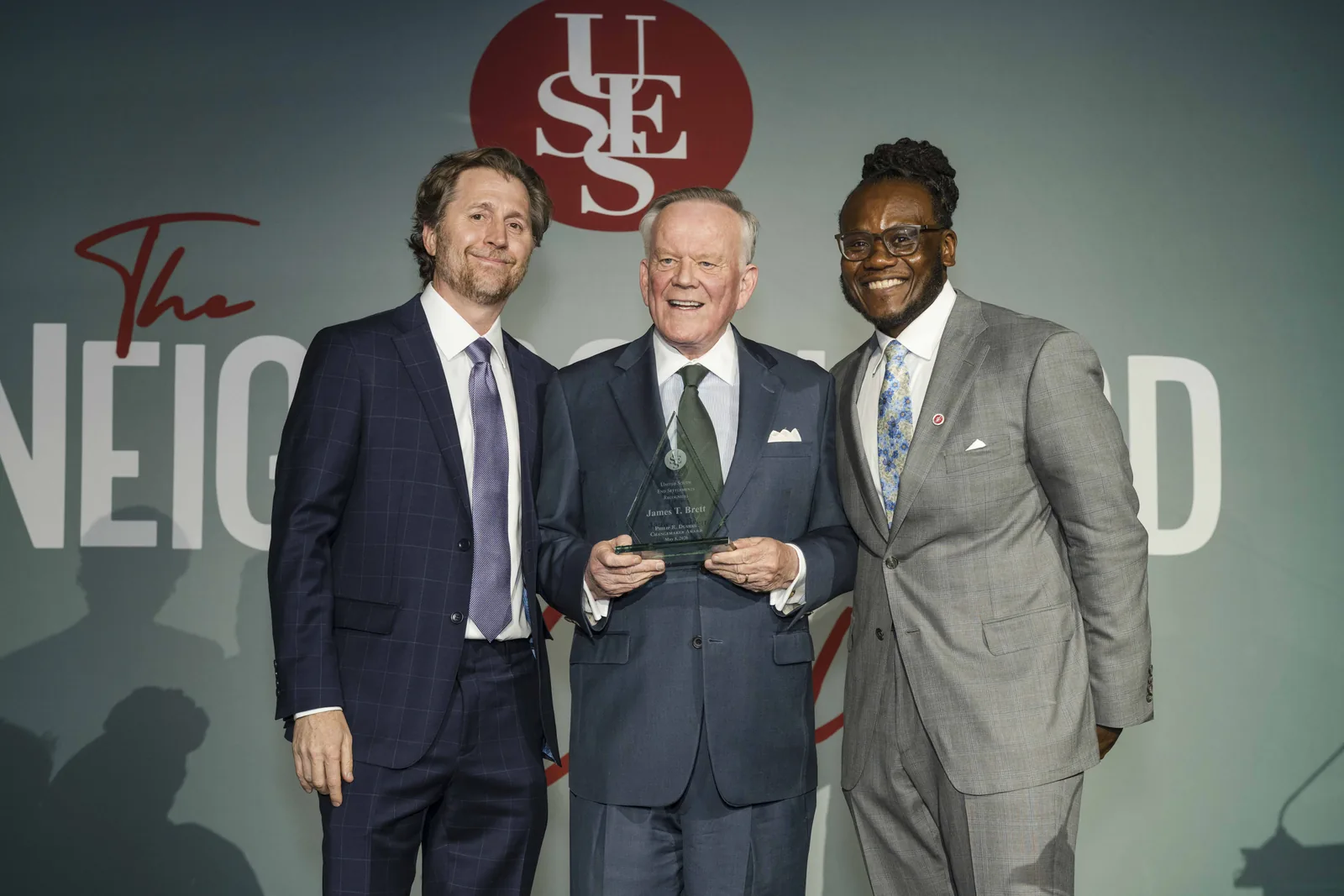 An award, presented, USES Gala